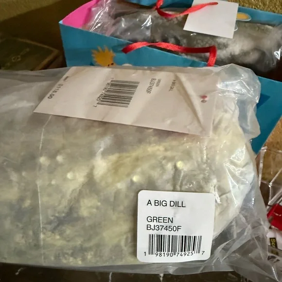 Betsey Johnson A BIG DILL GREEN Pickle Crossbody Bag NWT NEW WITH TAGS KITSCH - Picture 8 of 9